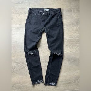 FREE PEOPLE WOMENS BLACK DISTRESSED RIPPED CUT OFF SKINNY JEANS CROP LEG W 26